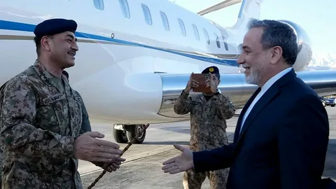 Pakistan President & Army Chief in Iran